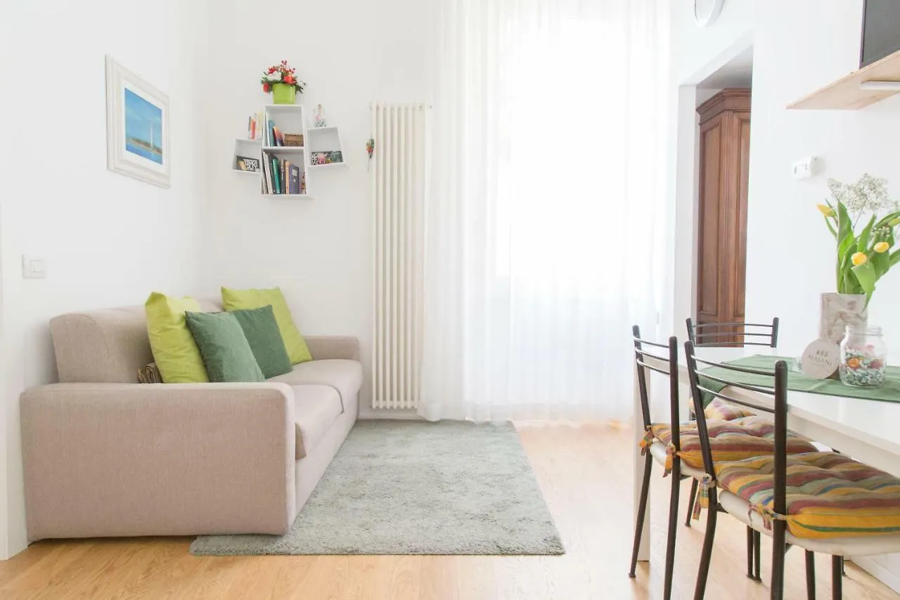 Modern And Central Apt In Porta Romana Milan