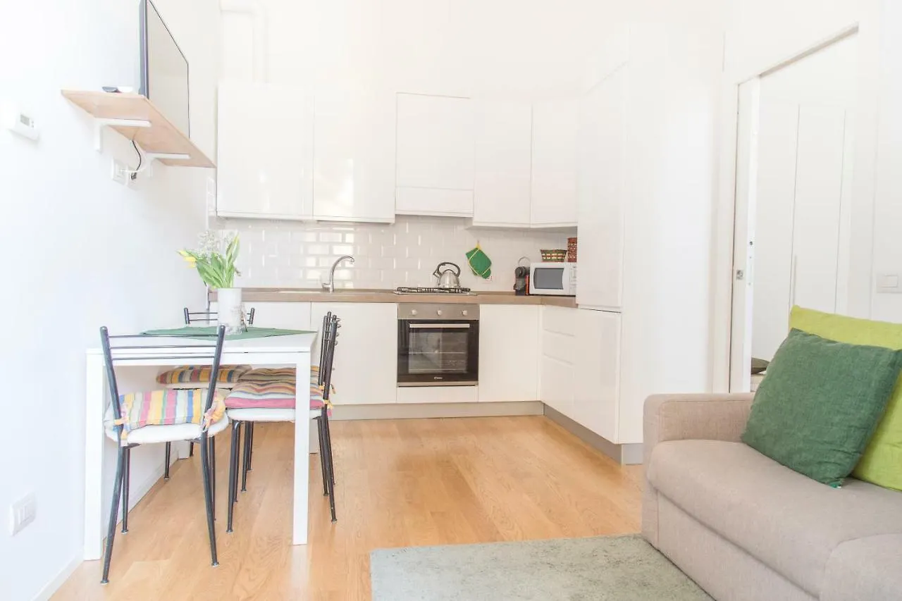 Modern And Central Apt In Porta Romana Milan